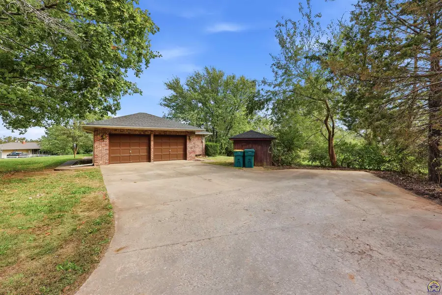 2624 SE Burton St, Topeka, KS 66605 - #2