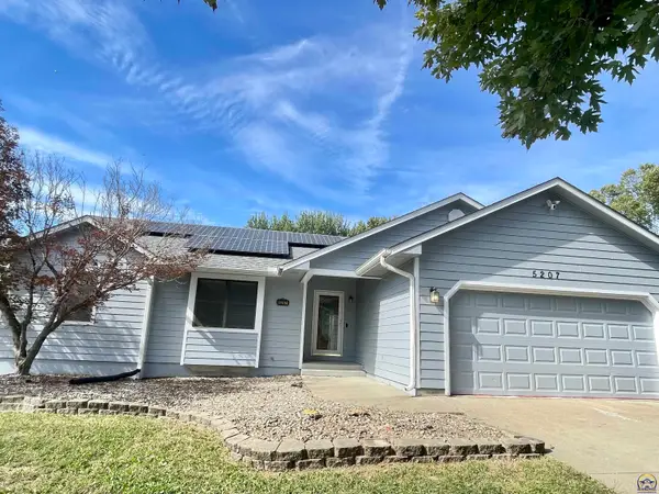 5207 NE Wallace Ln, Topeka, KS 66617