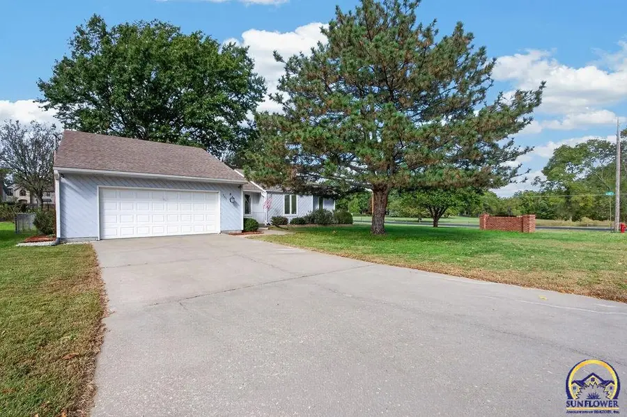 3701 SW Arvonia Pl, Topeka, KS 66610 - #2