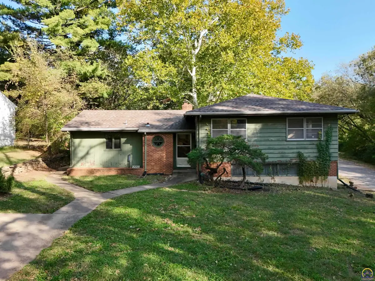 2228 SW Mulvane St, Topeka, KS 66611 - #1