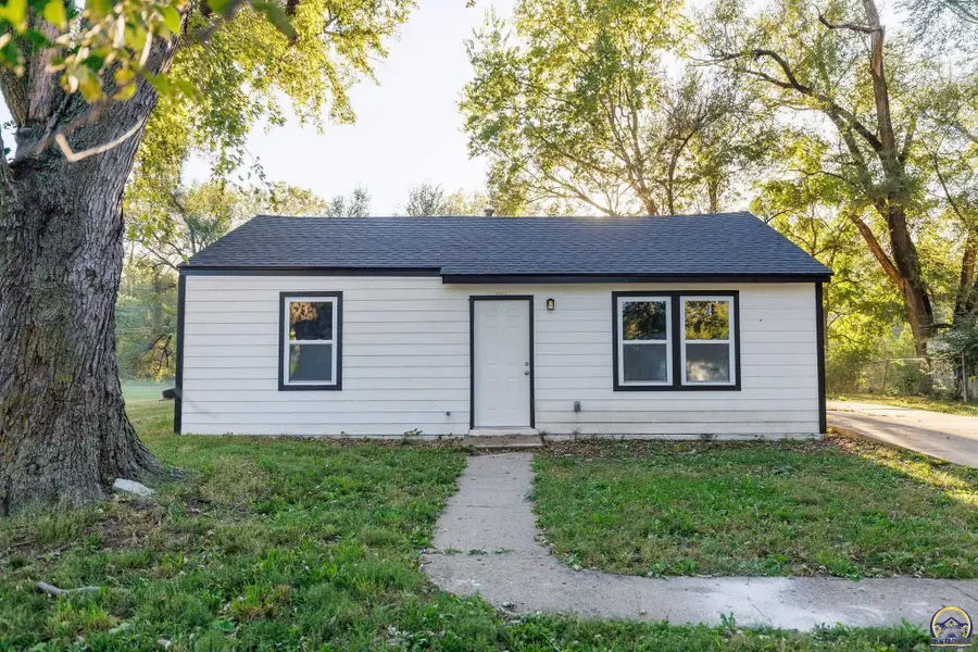 3361 SE Girard St, Topeka, KS 66605 - #2