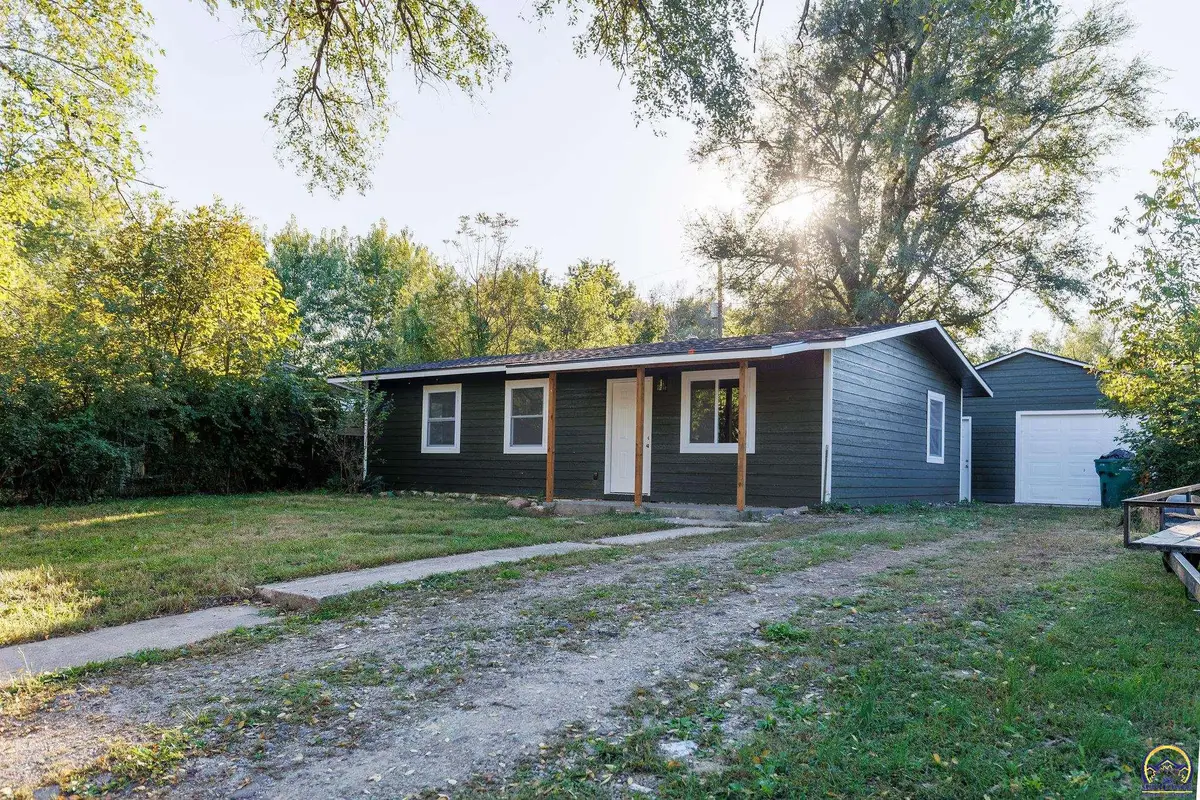 225 SE Arter Ave, Topeka, KS 66607 - #1