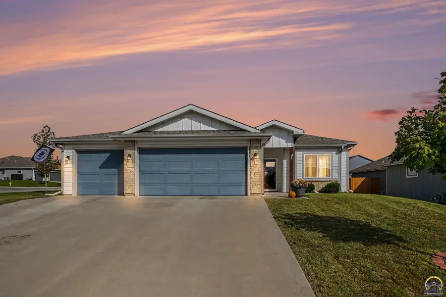 2504 E 26th St, Lawrence, KS 66046 - #3
