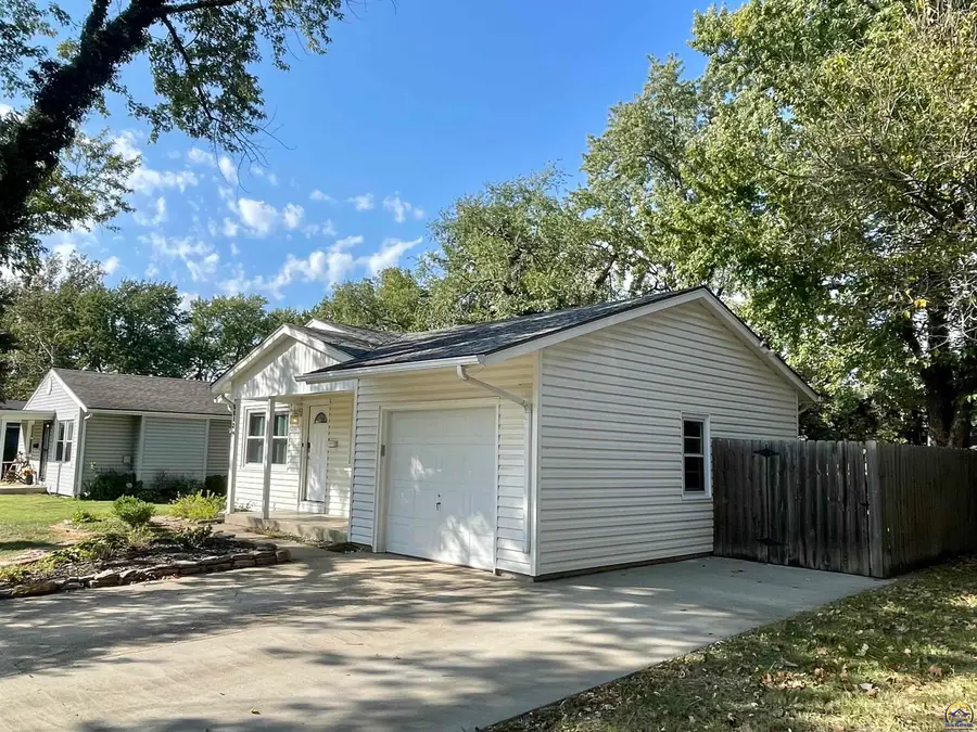 5512 SW 27th St, Topeka, KS 66614 - #2