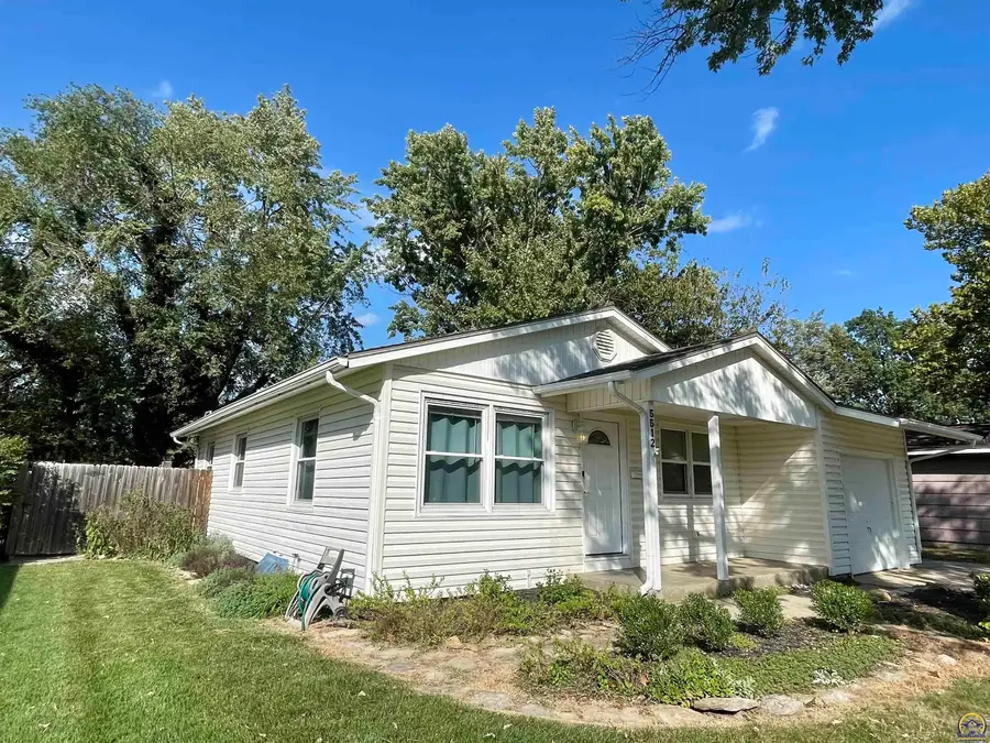 5512 SW 27th St, Topeka, KS 66614 - #3