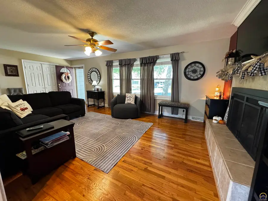 1742 Belmont St, Emporia, KS 66801 - #3