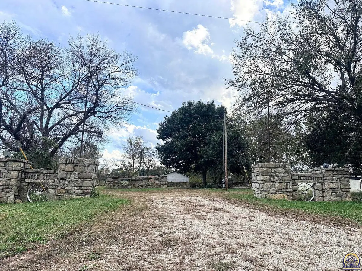 10372 Walton Rd, Harveyville, KS 66431 - #1
