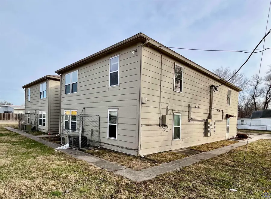2031 NW Logan St, Topeka, KS 66608 - #3