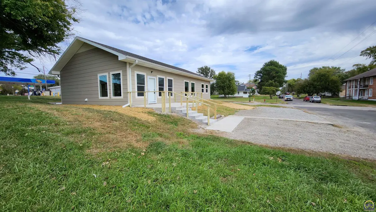 146 E 7th St, Horton, KS 66439 - #1