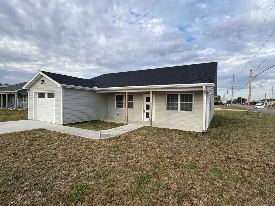 525 Brookston St, Emporia, KS 66801 - #2