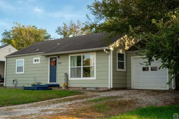5731 SW Huntoon St, Topeka, KS 66604