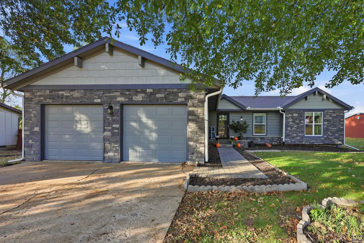1736 SE 36th Ter, Topeka, KS 66605 - #1