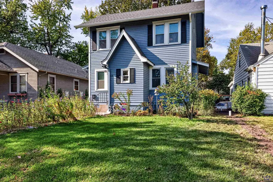 135 SW Broadmoor Ave, Topeka, KS 66606 - #2
