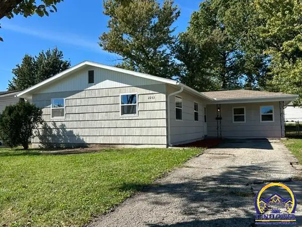 2233 SE Swygart St, Topeka, KS 66605