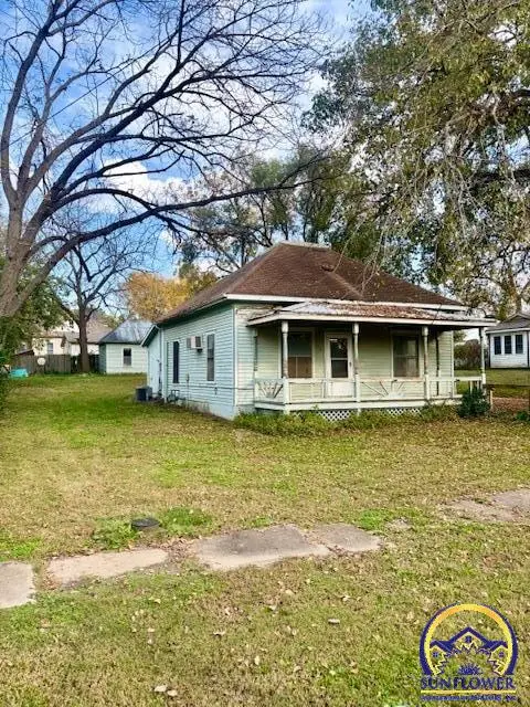 905 Union St, Oskaloosa, KS 66066