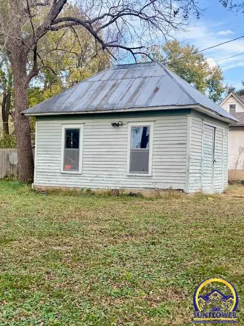 905 Union St, Oskaloosa, KS 66066 - #3
