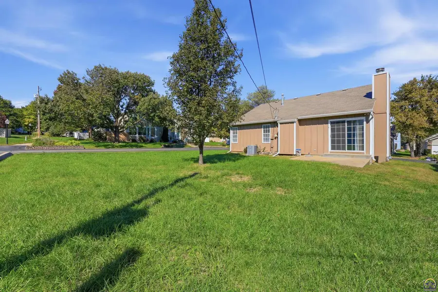3584 SW Willow Brook Dr, Topeka, KS 66614 - #3