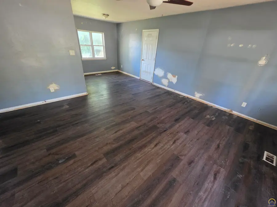 3558 SW Clare Ave, Topeka, KS 66611 - #2