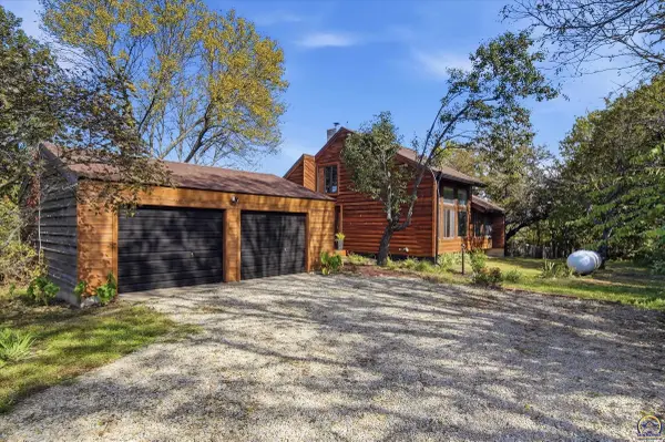 30916 S Auburn Rd, Osage City, KS 66523