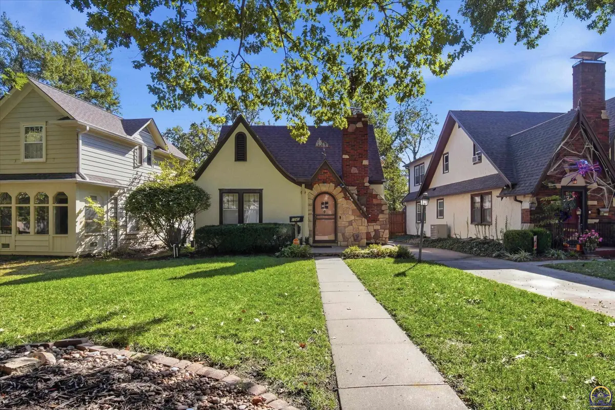 1340 SW Campbell Ave, Topeka, KS 66604 - #1