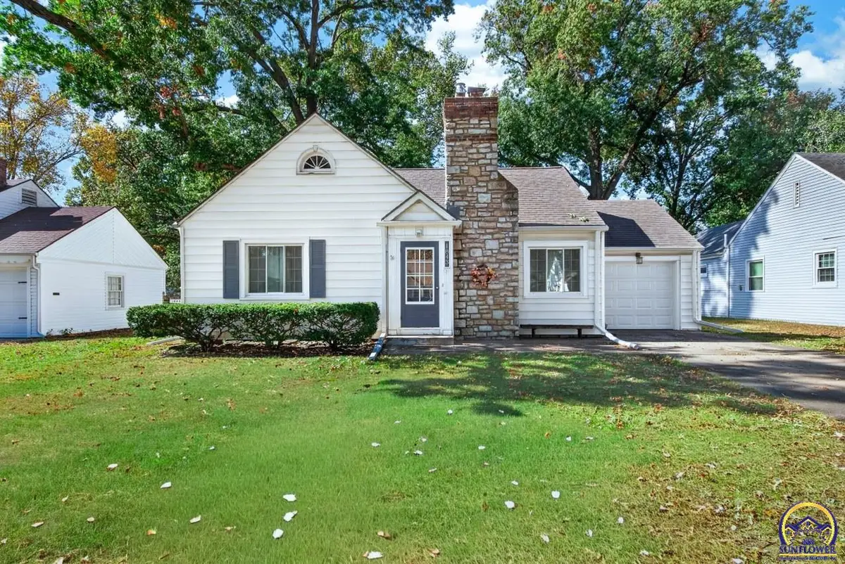 1843 SW Pembroke Ln, Topeka, KS 66604 - #1