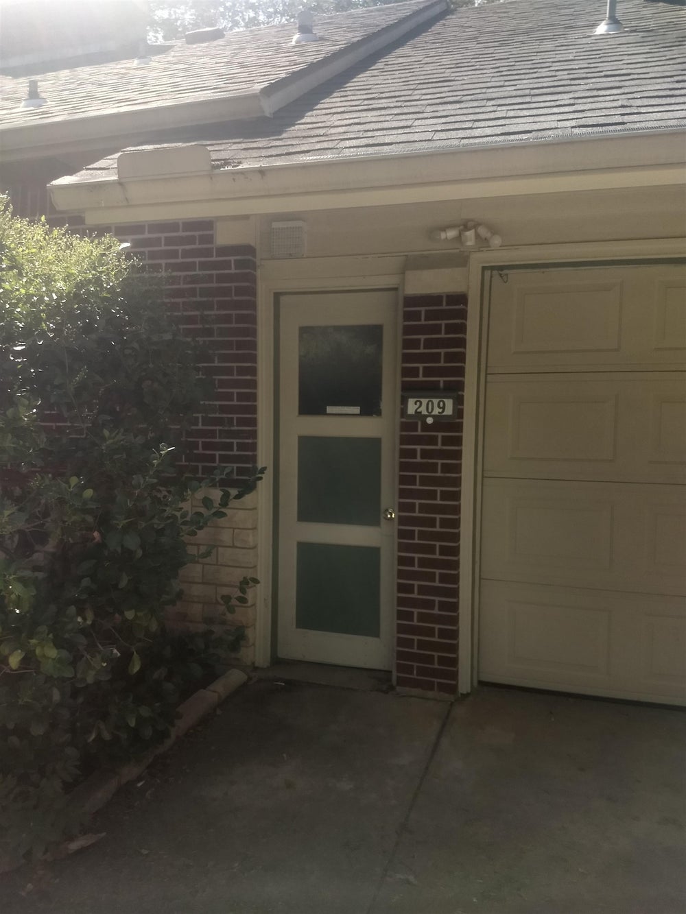 209 E 25th, North Newton, KS 67117 BHGRE