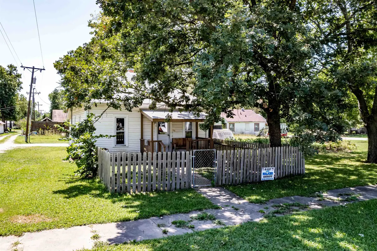 329 W Adams St, Howard, KS 67349 - Image #1