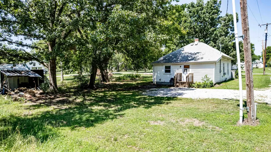 329 W Adams St, Howard, KS 67349 - Image #2