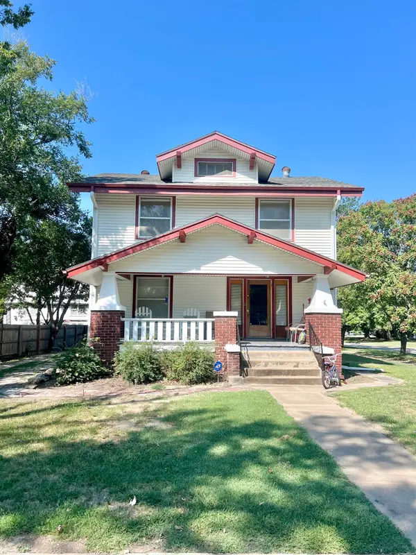 521 N Oak St, Eureka, KS 67045