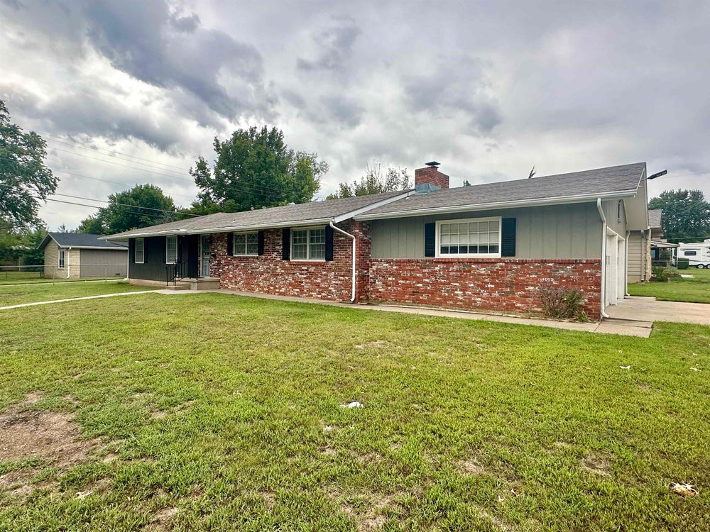 2125 Edgemont Drive, Arkansas City, KS 67005 BHGRE