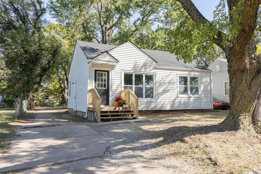 1316 N Pershing St, Wichita, KS 67208 BHGRE