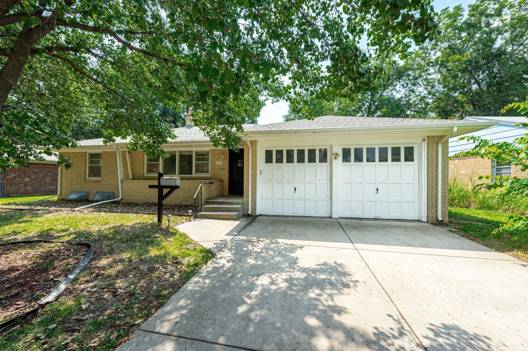 2907 E Sennett St, Wichita, KS 67211 - BHGRE