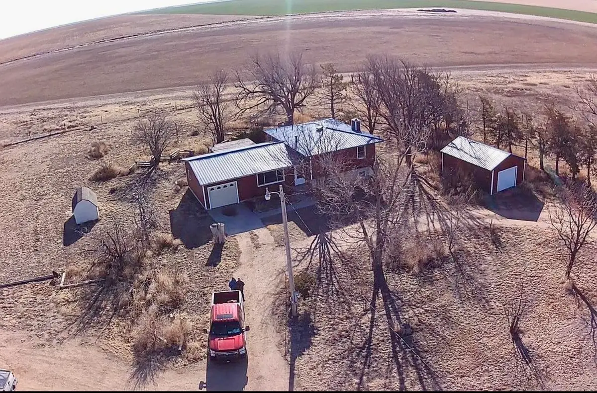 6654 S Rd F, Ulysses, KS 67880 - Image #1