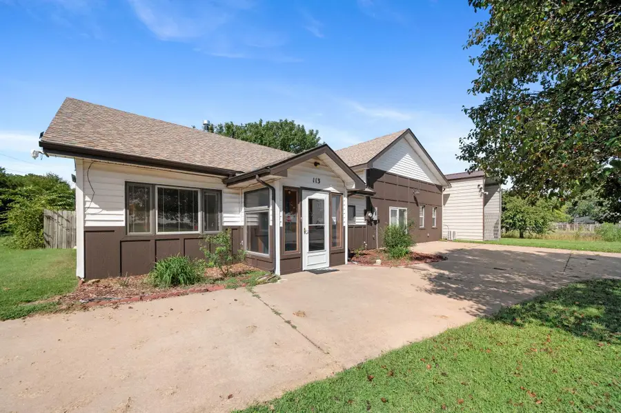 113 S Robbins Rd, Norwich, KS 67118 - Image #2