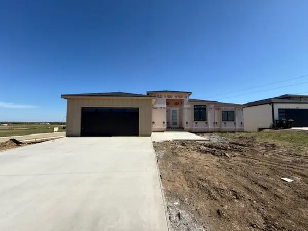 2001 Wheatland Cirlce, Salina, KS 67401