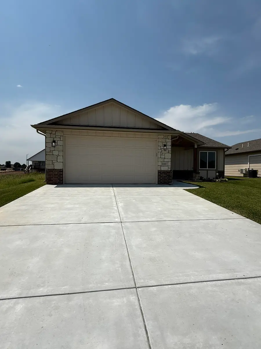 1221 Park Glen Ct, Clearwater, KS 67026 - Image #2