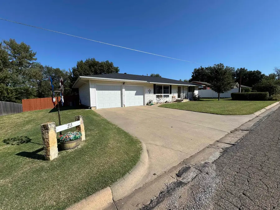 213 E 10th, Ellsworth, KS 67439 - Image #2