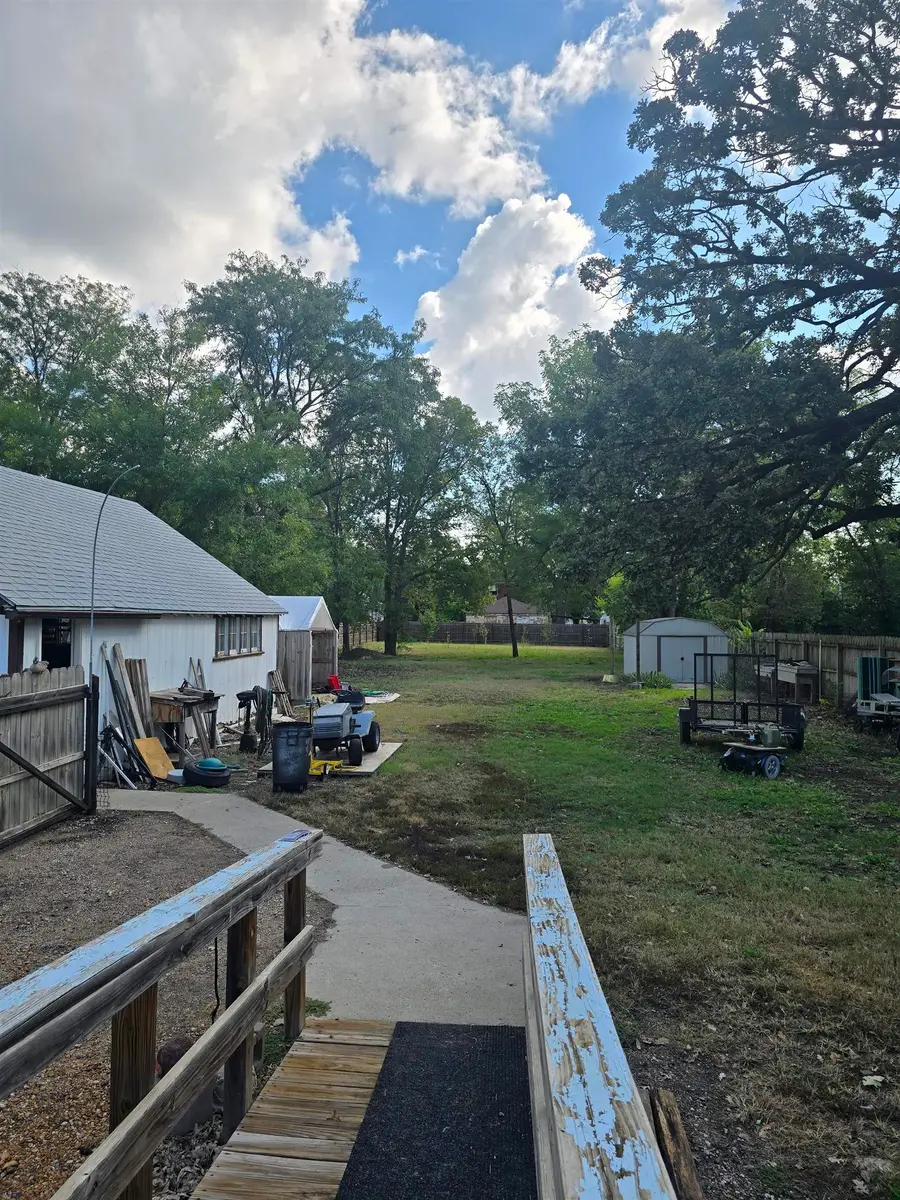 315 Oakdale Dr, Salina, KS 67401 - Image #3