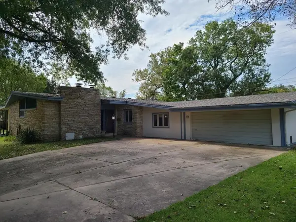 7 Easy St, Winfield, KS 67156
