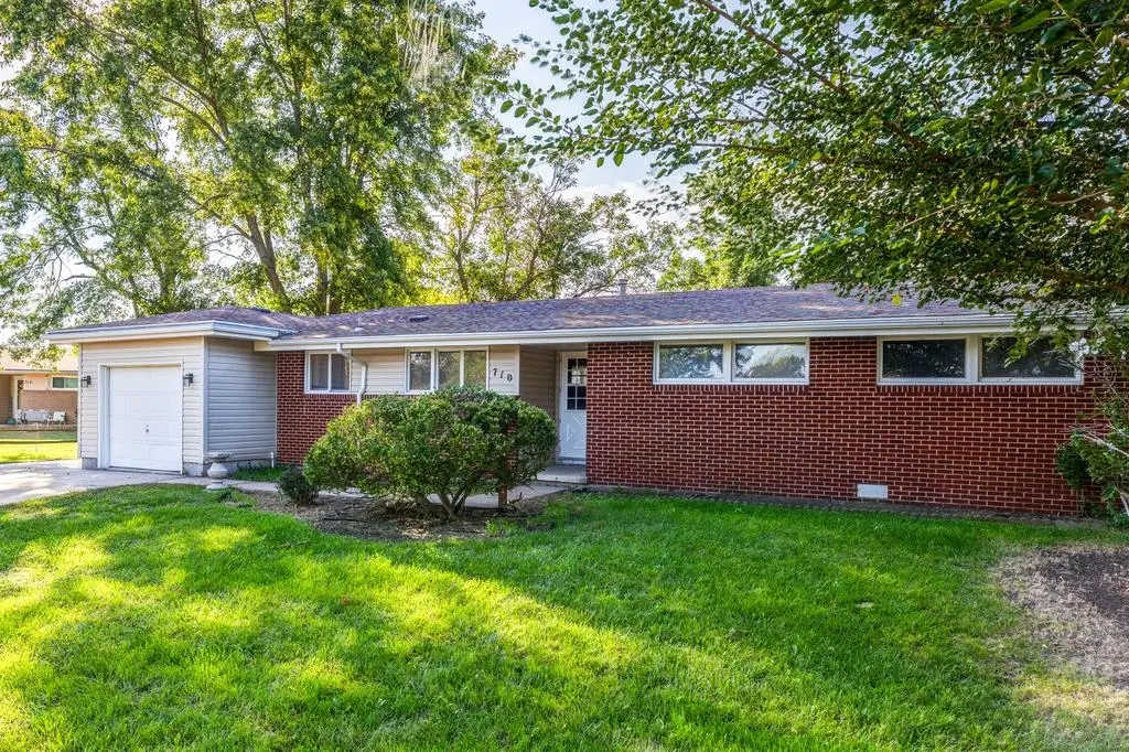 710 Carriage Ct, Salina, KS 67401 - Image #1