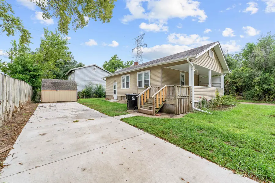 914 Riverside Blvd, Salina, KS 67401 - Image #2