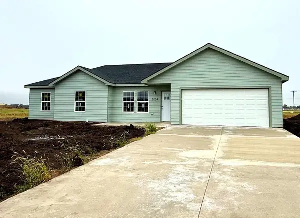 3008 Fountain Dr, Salina, KS 67401