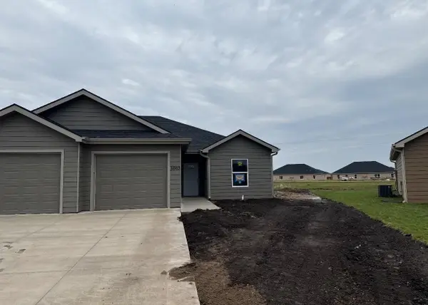 3002 Fountain Dr, Salina, KS 67401