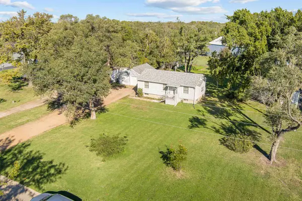 1420 Beverly Dr, Salina, KS 67401