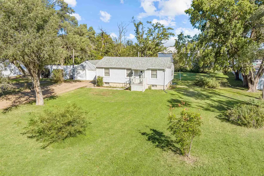 1420 Beverly Dr, Salina, KS 67401 - Image #2