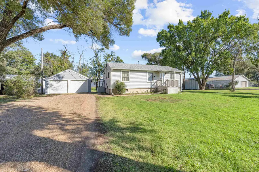 1420 Beverly Dr, Salina, KS 67401 - Image #3