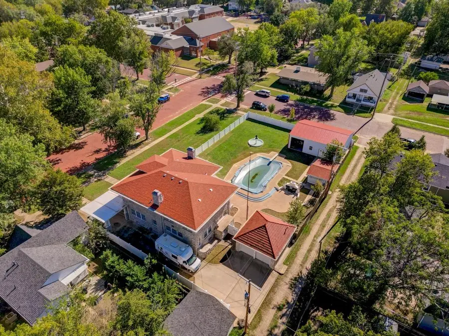 411 N B St, Arkansas City, KS 67005 - Image #2