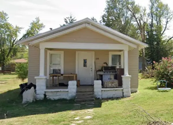 328 N Massachusetts St, Winfield, KS 67156