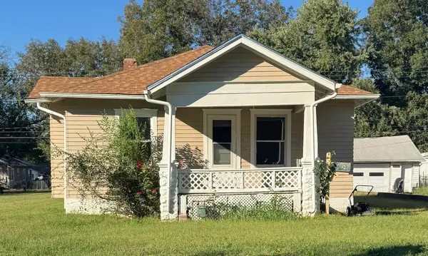 922 E 5th Ave, Winfield, KS 67156