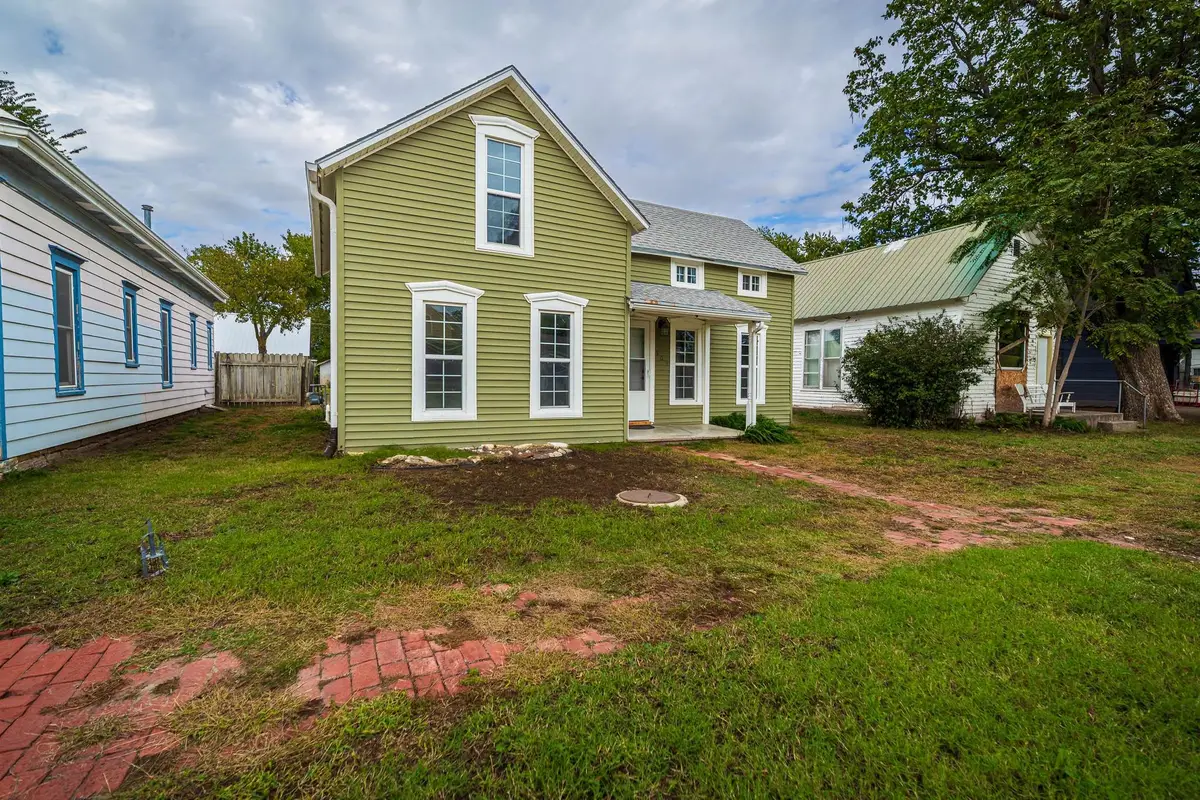 509 E 8th St, Concordia, KS 66901 - Image #1